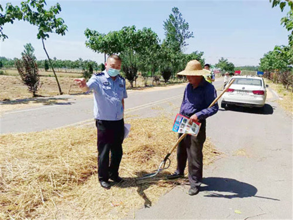 淮南鳳臺交警“五個加強”護航午收道路交通安全