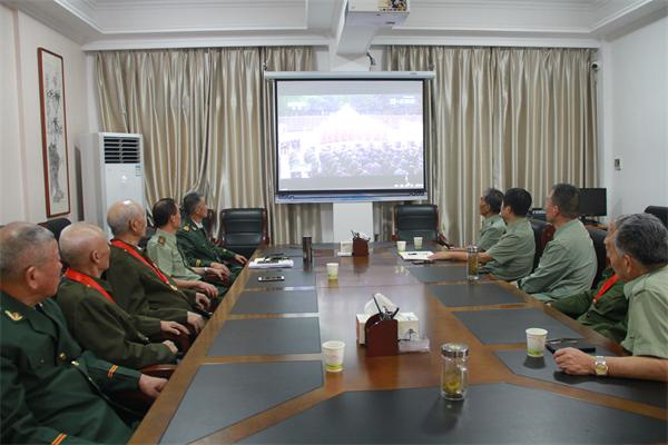 淮南市軍休所：組織軍休干部觀看第八批在韓中國(guó)人民志愿軍烈士遺骸安葬儀式