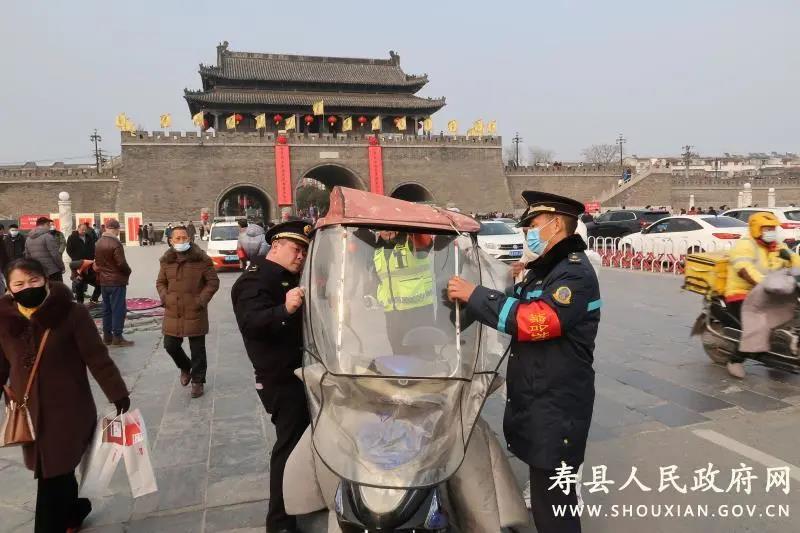 淮南壽縣電瓶三輪車治理，扣押近30輛電瓶三輪車，每位車主都寫下書面保證，承諾以后不再用三輪車進(jìn)行營(yíng)運(yùn)。